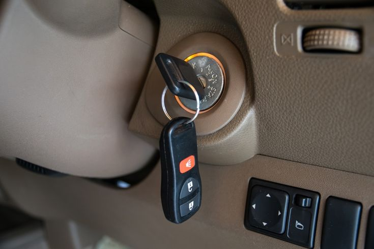 A car key is positioned centrally on the dashboard, highlighting the theme of vehicle key replacement.